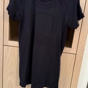 Lululemon swiftly tech Navy T-shirt size 12